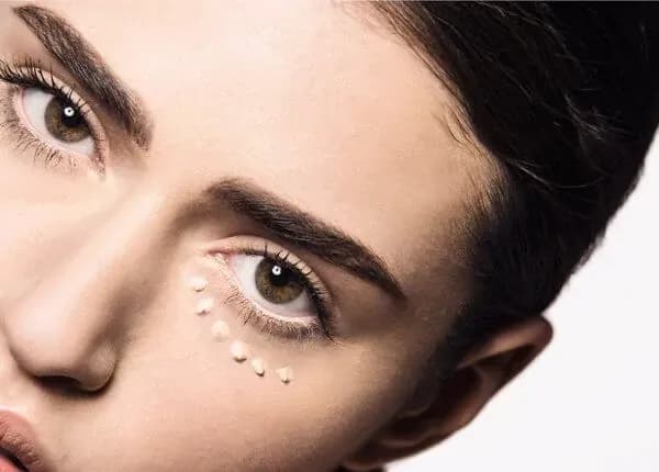 Czerwony korektor do czego? Odkryj jego skuteczne zastosowania