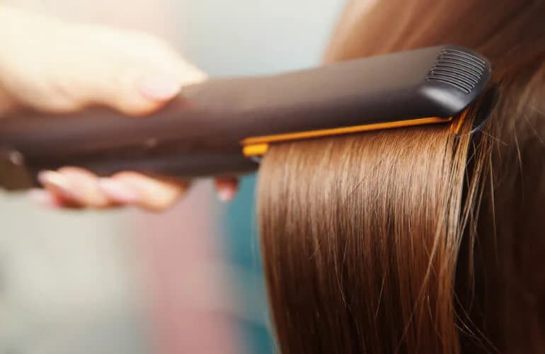 Jaka prostownica do keratynowego prostowania, aby uniknąć zniszczeń?