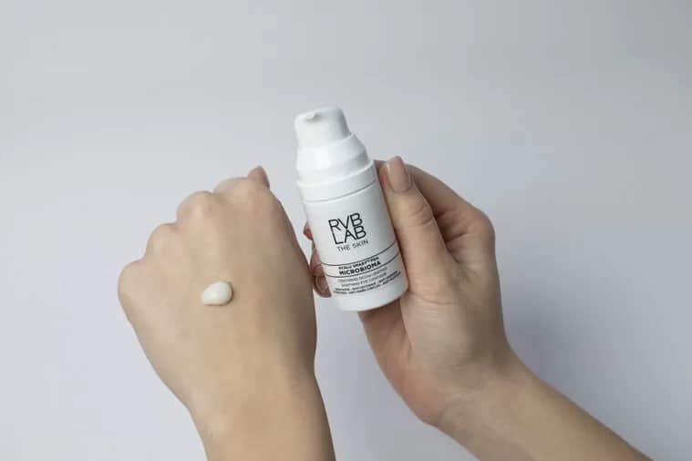 Jak rozjaśnić korektor pod oczy i uniknąć najczęstszych błędów