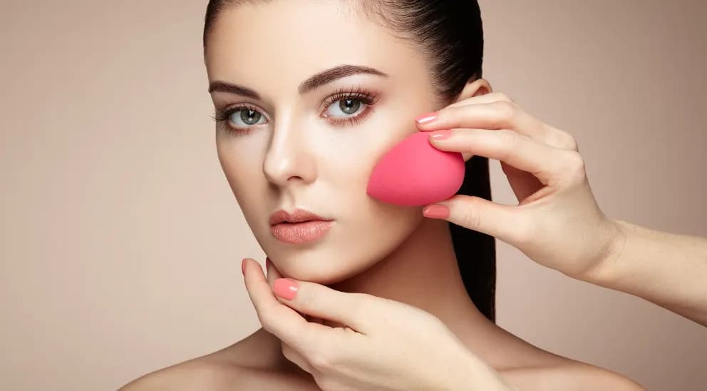 Jak wyszczuplić nos makijażem: proste triki na idealny efekt