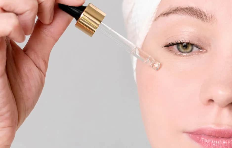 Czy serum do twarzy codziennie? Korzyści i ryzyko stosowania