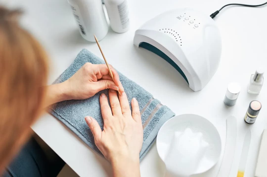 Dlaczego domowy manicure naprawdę zastępuje salon: przygotowanie i bezpieczeństwo