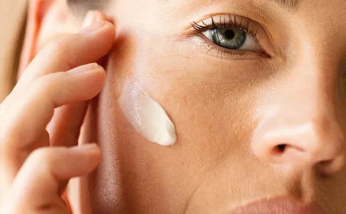 Czy na krem bb nakłada się puder? Odkryj sekrety idealnego makijażu