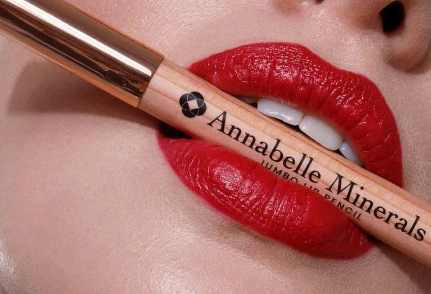 Czerwona szminka na co dzień: jak wybrać idealny odcień i aplikować