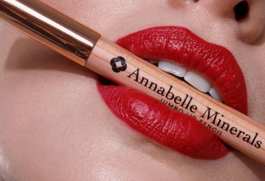 Czerwona szminka na co dzień: jak wybrać idealny odcień i aplikować