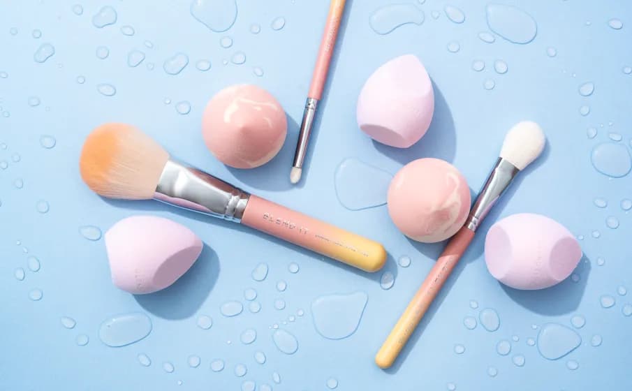 Jak suszyć pędzle do makijażu, aby uniknąć ich uszkodzenia?