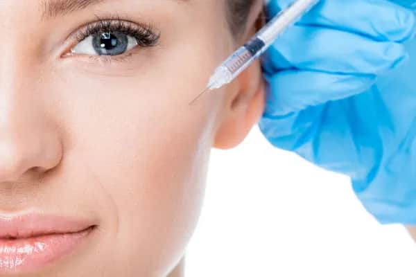 Kwas hialuronowy czy botox – co wybrać dla młodszej skóry?