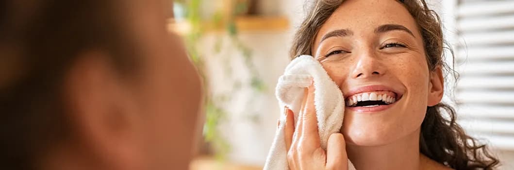 Jak reaplikować SPF na makijaż, aby nie zrujnować efektu? Jak reaplikować SPF na makijaż, aby nie zrujnować efektu?