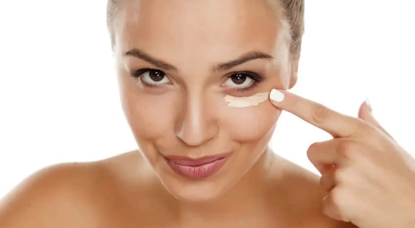 Jaki kolor korektora na cienie pod oczami skutecznie je zakryje?